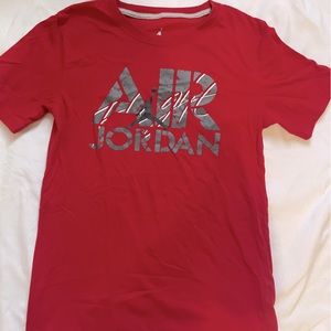 Boys Jordan tee size L